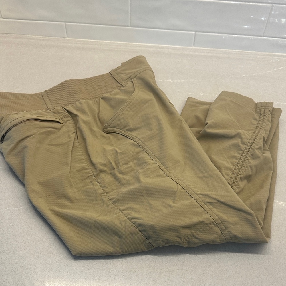 Title Nine Women's Tan Capris
